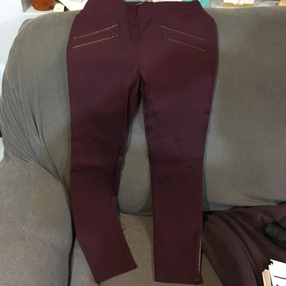 Maroon leggings with zippers. Victoria Secrets.