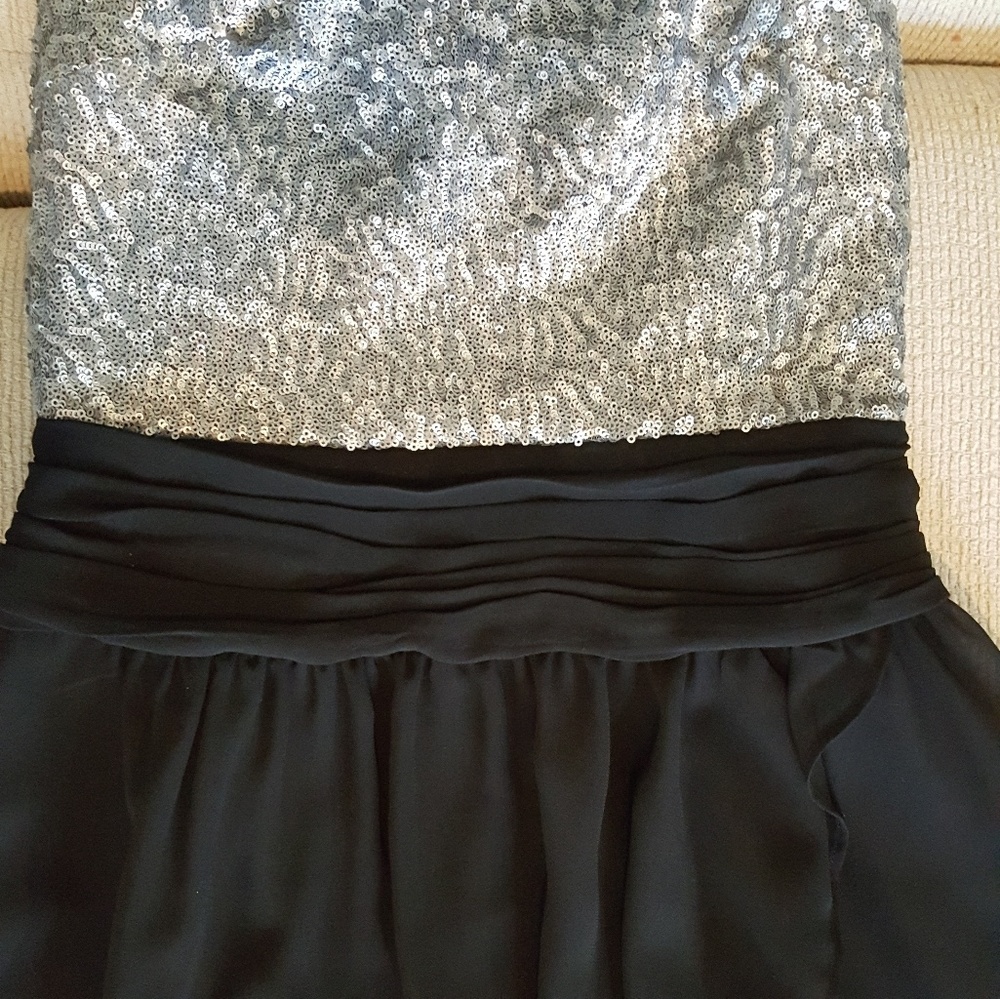 Dress - Picture 2 of 4