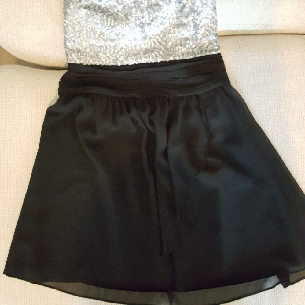 Dress - Picture 3 of 4