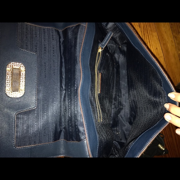Tommy Hilfiger bag - Picture 3 of 3