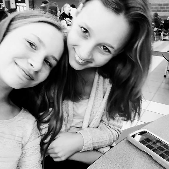 Meet your Posher, Sara e - Picture 1 of 1