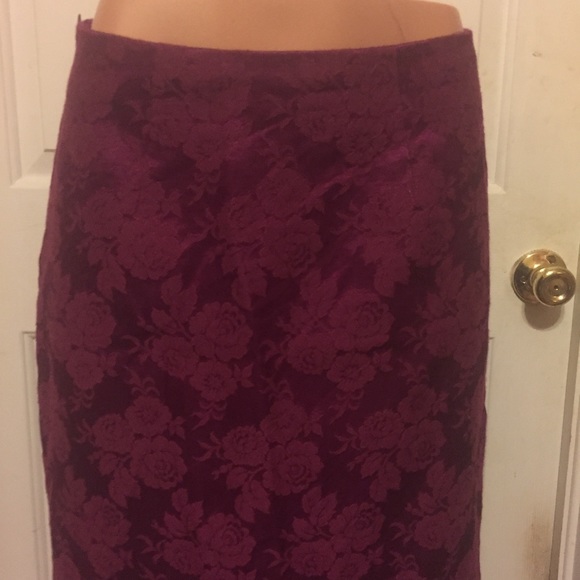 ❌SOLD❌ Handmade Damask Maroon A-Line Floral Skirt - Picture 3 of 8