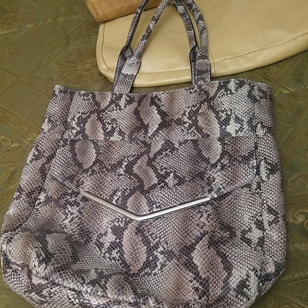 Cute bag for work or on the go hole everything thi