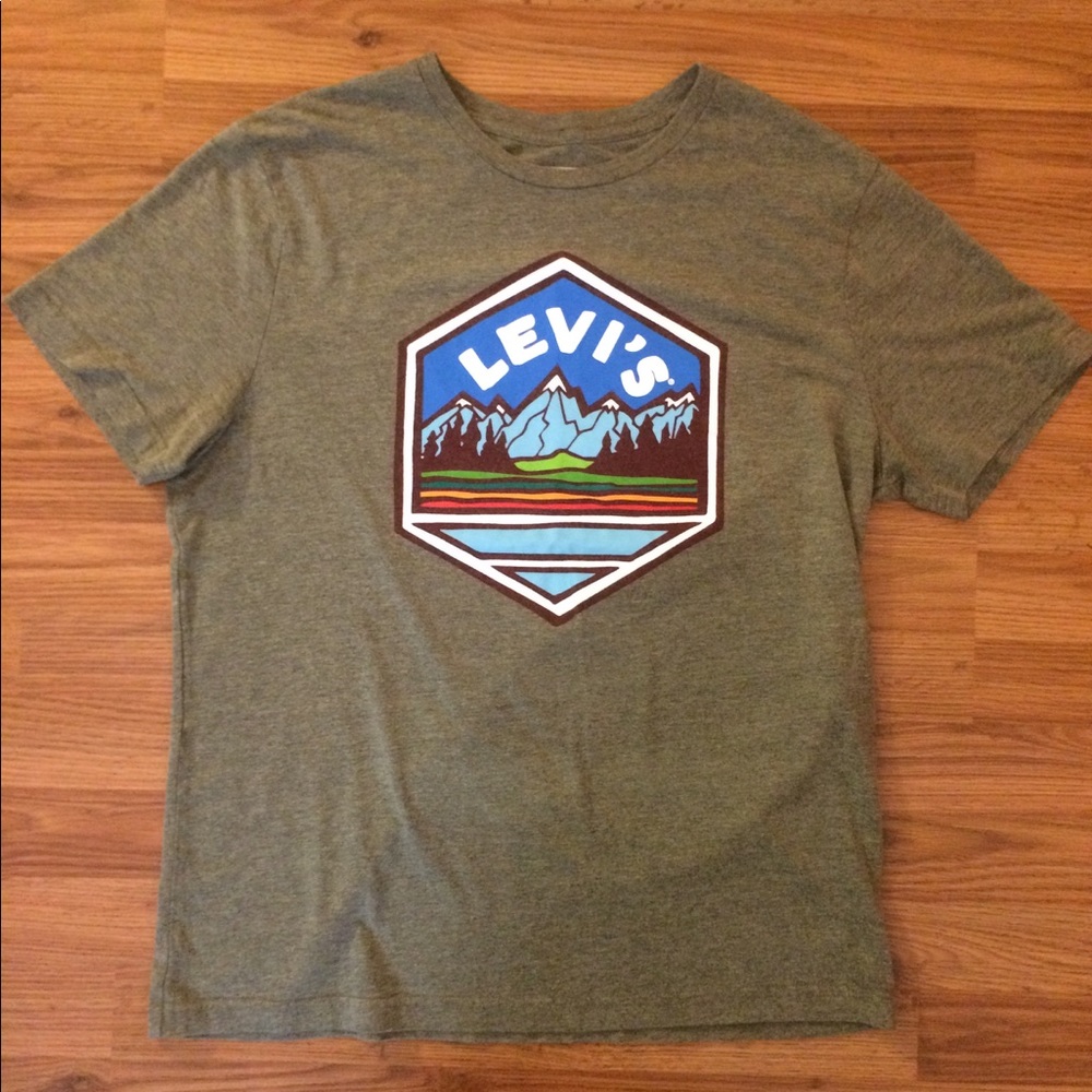Levi's tee