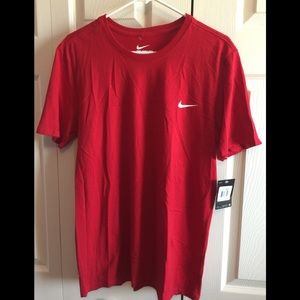 Men's Nike red short sleeve size M