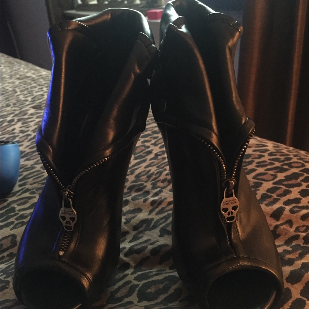 Alexander McQueen faithful size 8