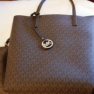 Authentic MICHAEL KORS Tote-with inside pouch