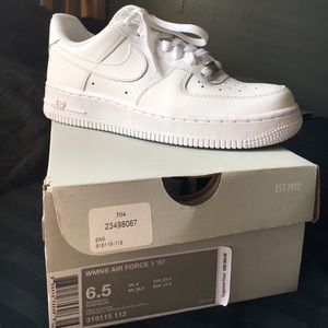 AIRE FORCE 1 WHITE WOMENS 6.5