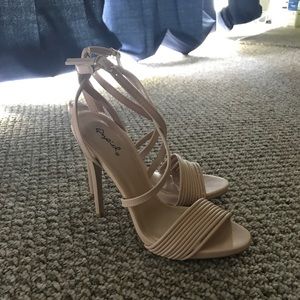 Upper Class High heels in cream- size 7! Brand new