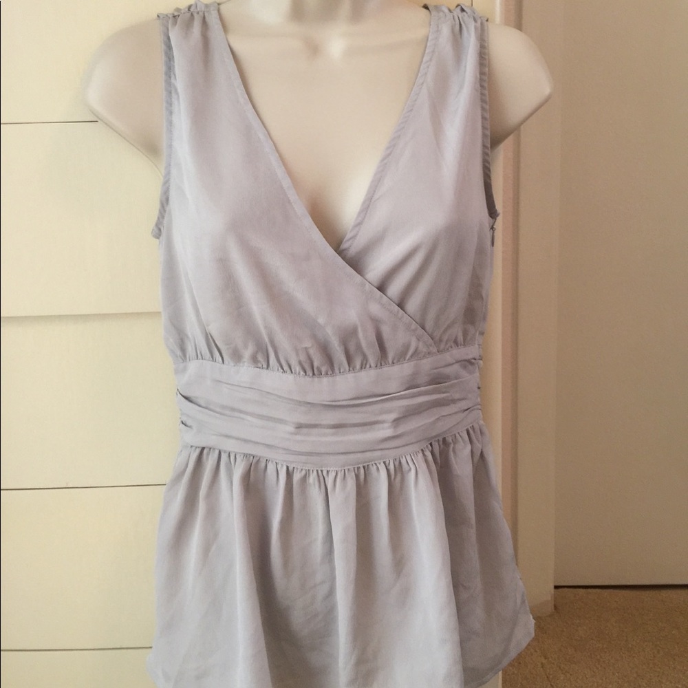 Banana Republic v neck top
