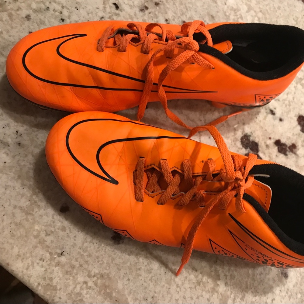 Nike hypervenom soccer spikes boys/girls