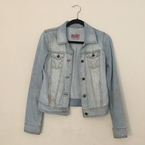 ⚡️SALE⚡️ Faded Denim Jacket