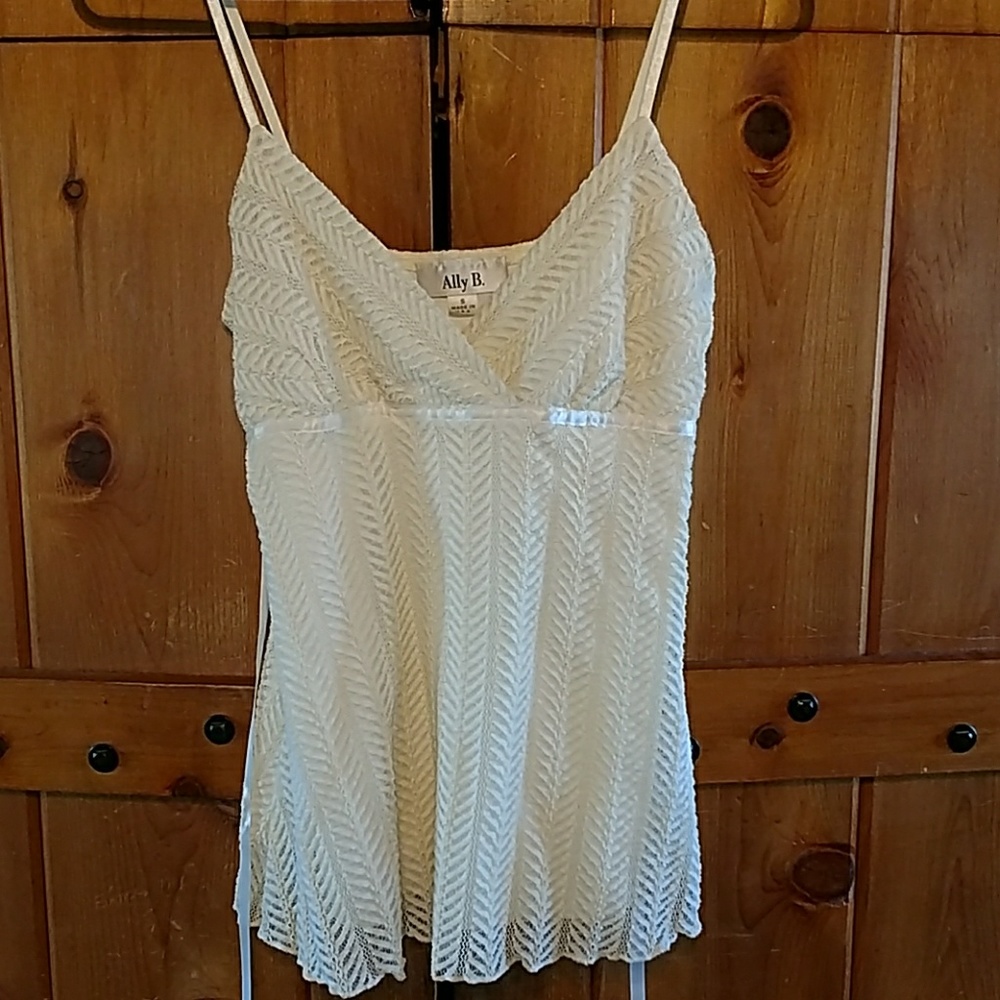 NWOT sm woman's super cute ivory top