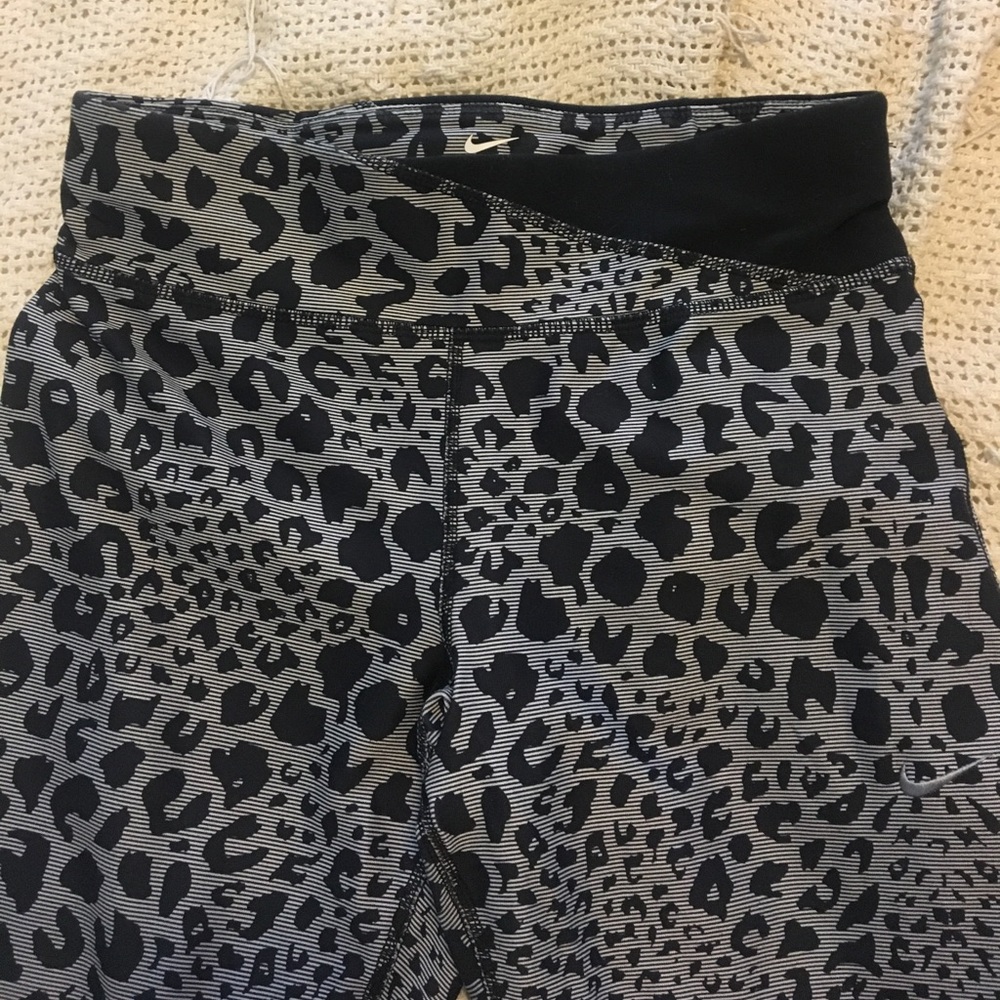 Nike leggings - Picture 2 of 3