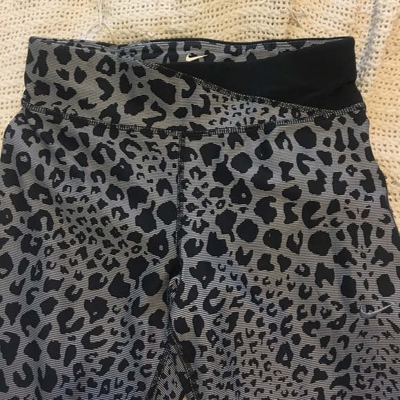Nike leggings - Picture 2 of 3