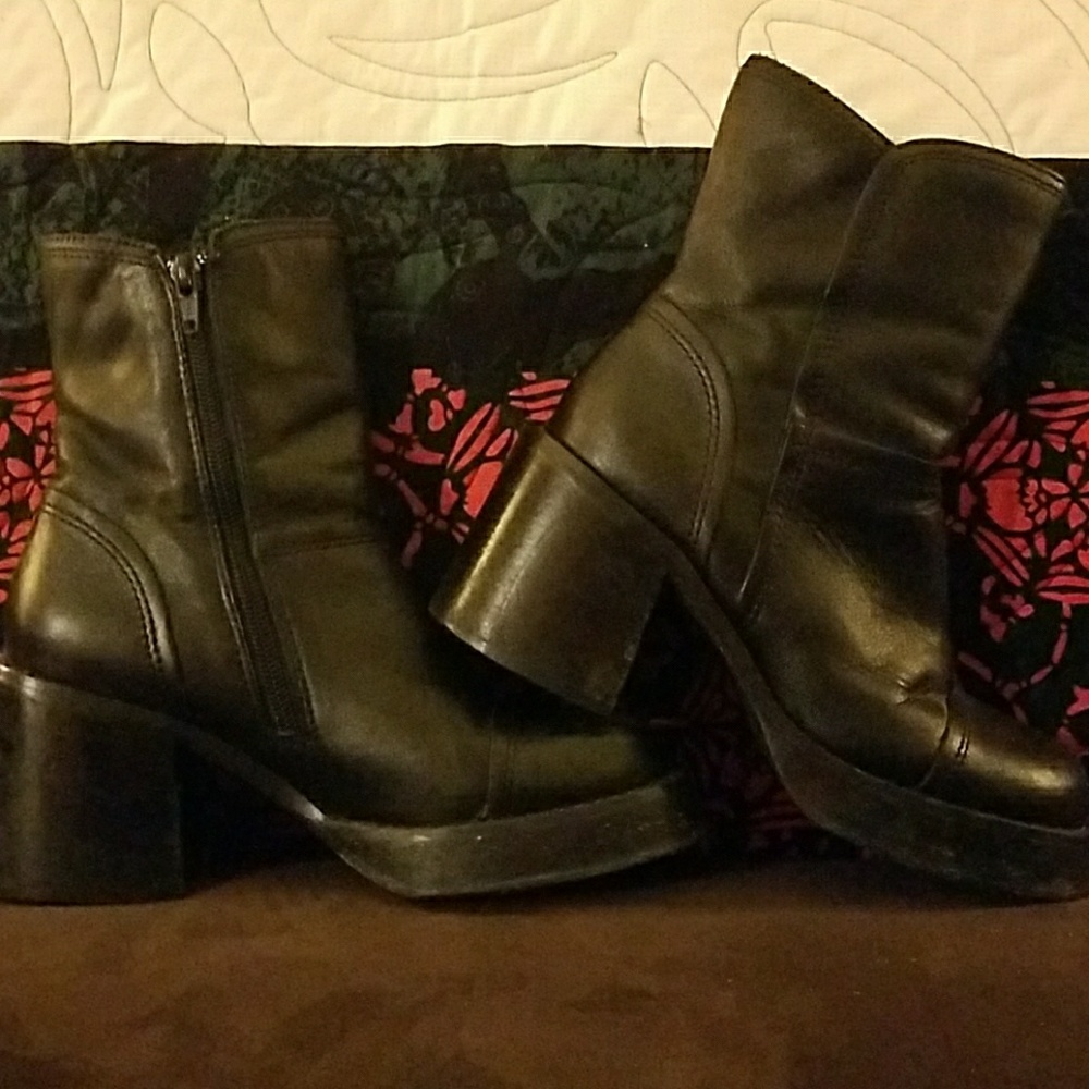 Vintage 90's 00's platform boots