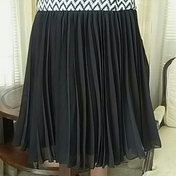 Jessica Simpson chevron pleated dress - Picture 4 of 8
