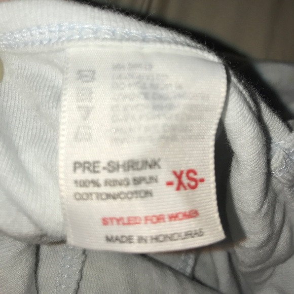 Graffiti print light blue crop top - Picture 3 of 4