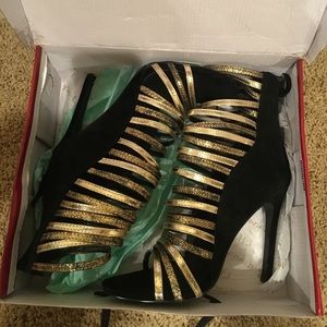 Liliana black/gold heels
