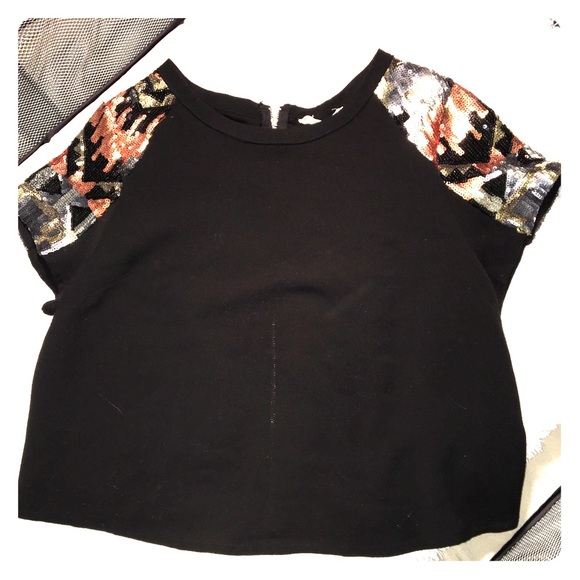 Sugarlips Tops - 🕶Sugarlips black crop full zip back sequin sleeve