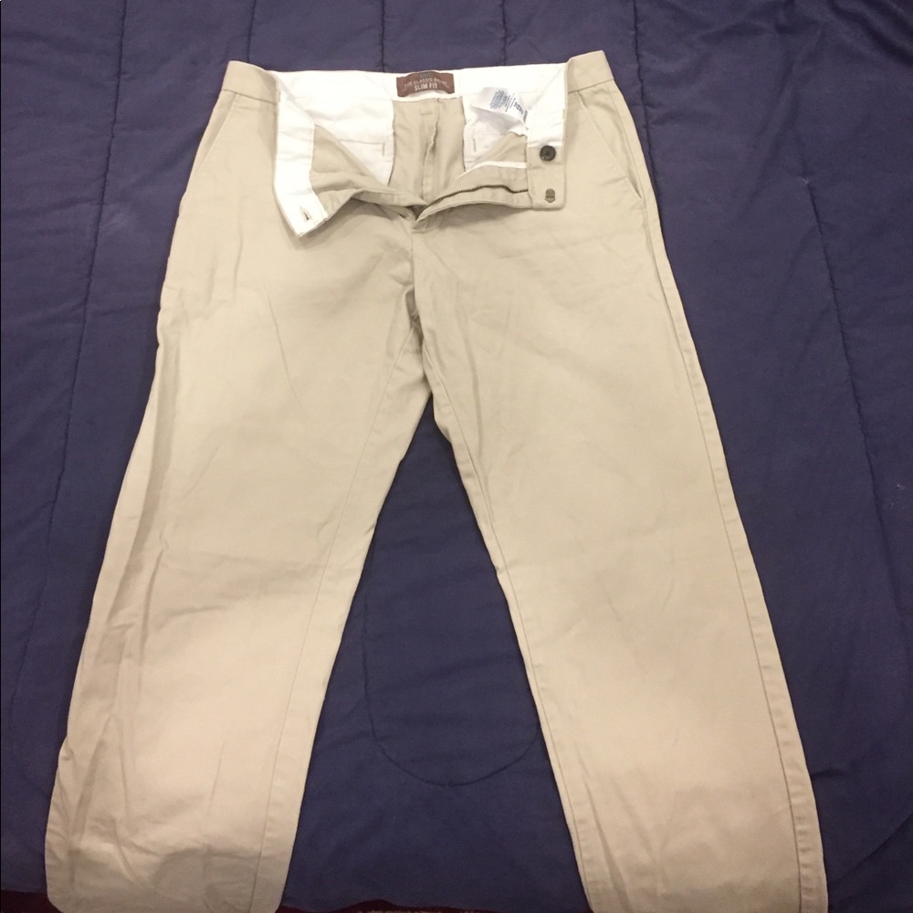 Old navy slim fit classic khaki pants