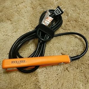 Rockaholic Tigi mini travel hair straightener