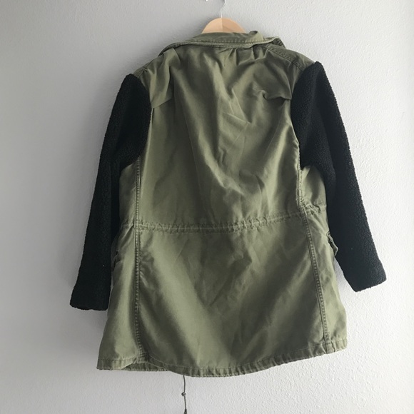 Reformation • Olive Cargo Jacket Shearling Sleeves - Picture 8 of 8