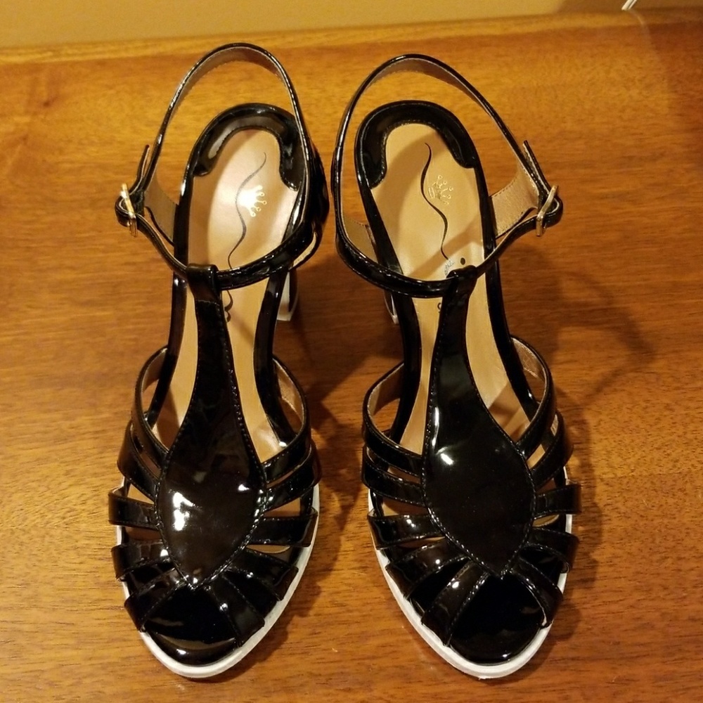 Nina Originals Sandal Size 6.5
