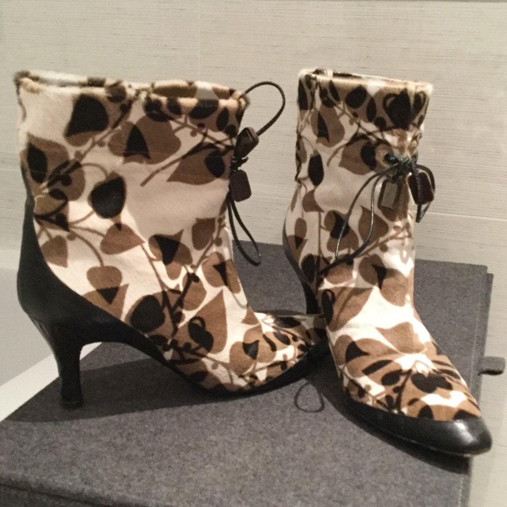 Authentic Ferragamo cowhide leather booties!