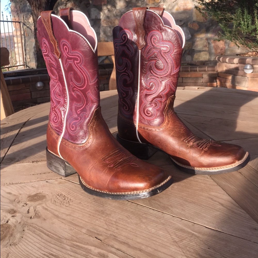 Woman's Ariat cowboy boots