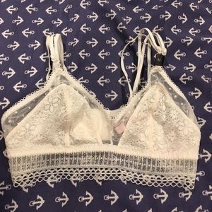 Size m brand new Victoria’s Secret bra