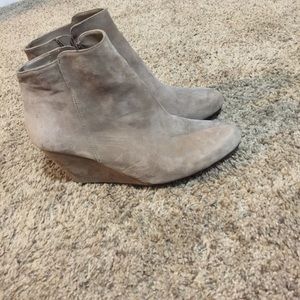 Size 8 taupe suede Jessica Simpson wedge booties