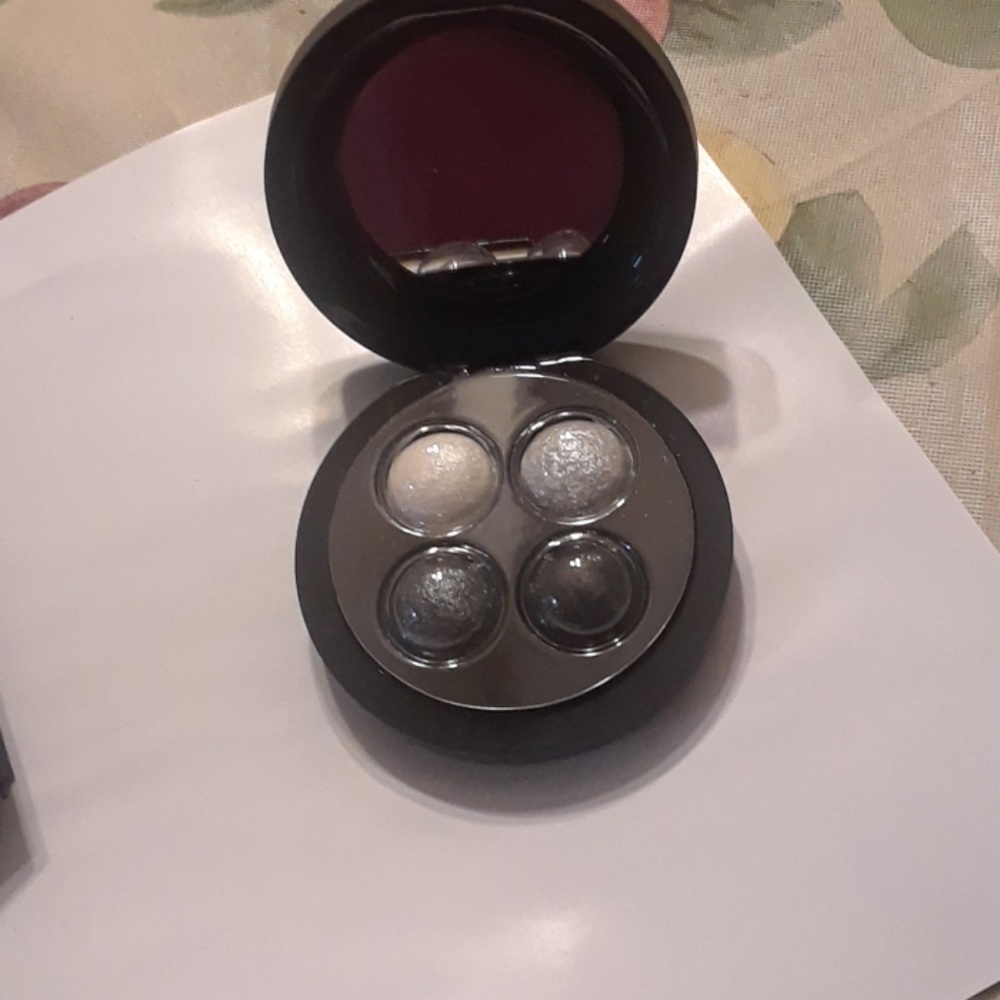 Eyeshadow quad