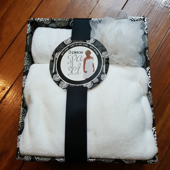 Other - Brand new 3 piece Spa Set in white