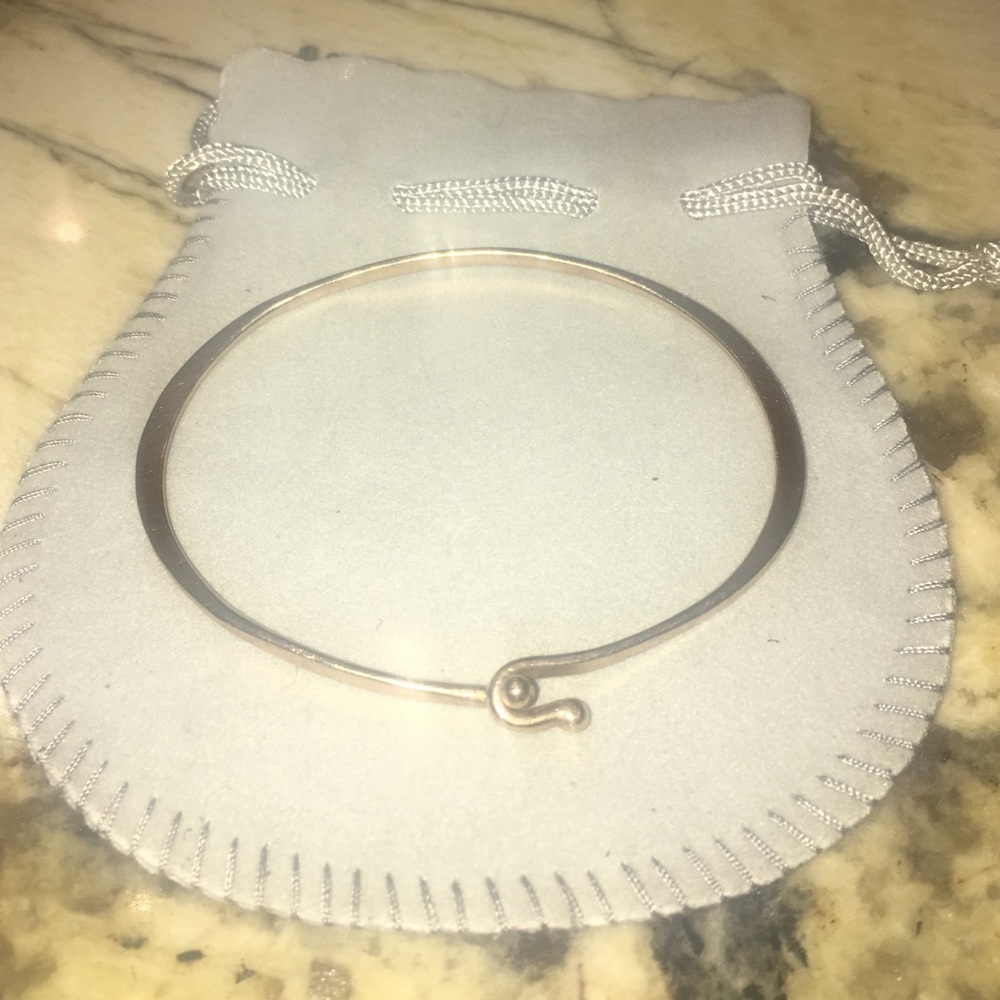 James Avery Hammered Hook On Bracelet- Gold