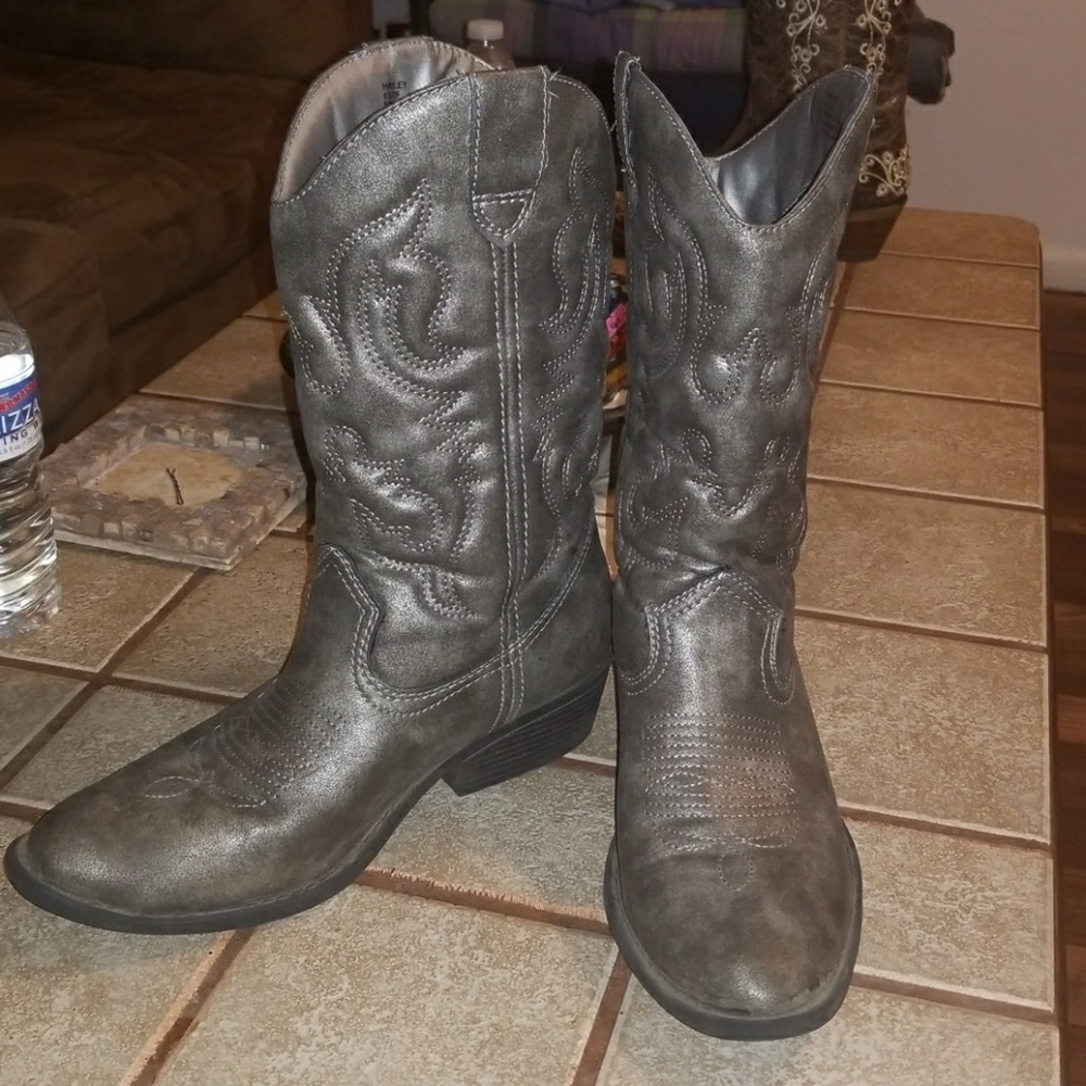 Size 8.5 cowgirl boots