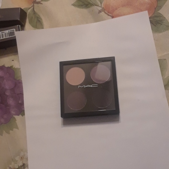 Eyeshadow - Picture 2 of 2