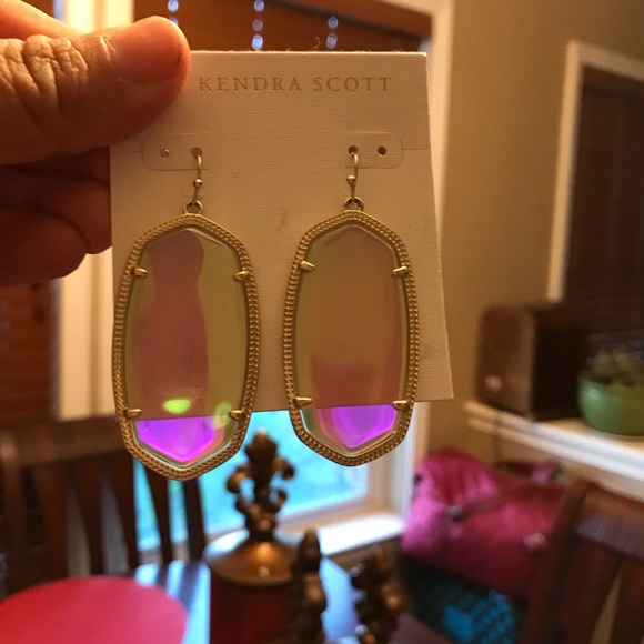 SOLD...Kendra Scott Iridescent Dichroic. - Picture 3 of 6