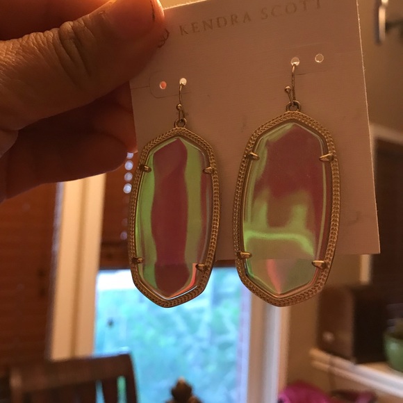 SOLD...Kendra Scott Iridescent Dichroic. - Picture 5 of 6