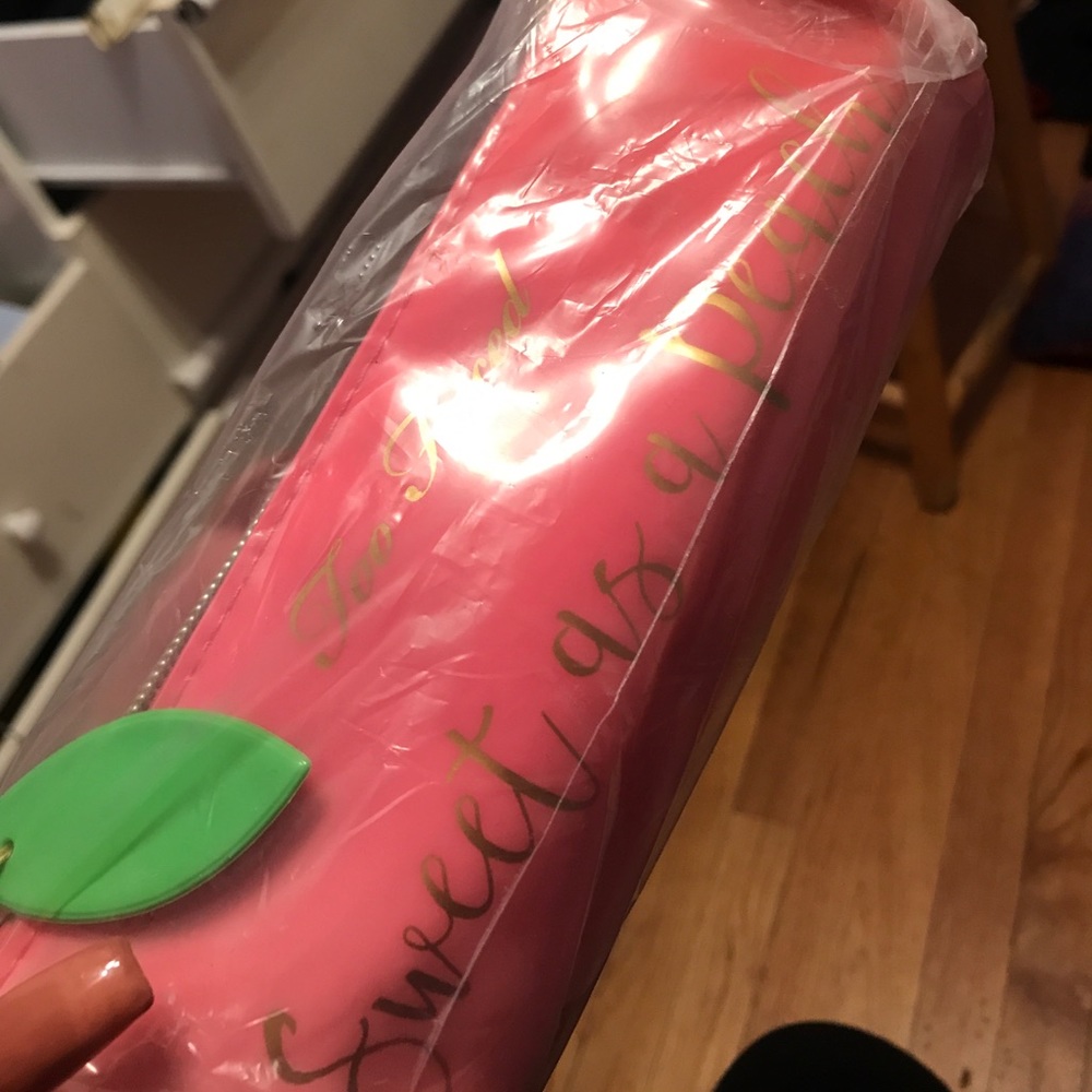 New too faced peaches makeup bag