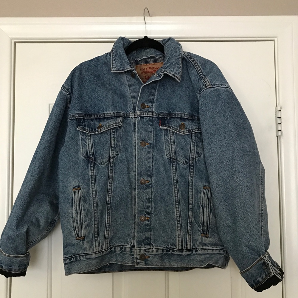 Medium Vintage Levi's jacket lined with plaid
