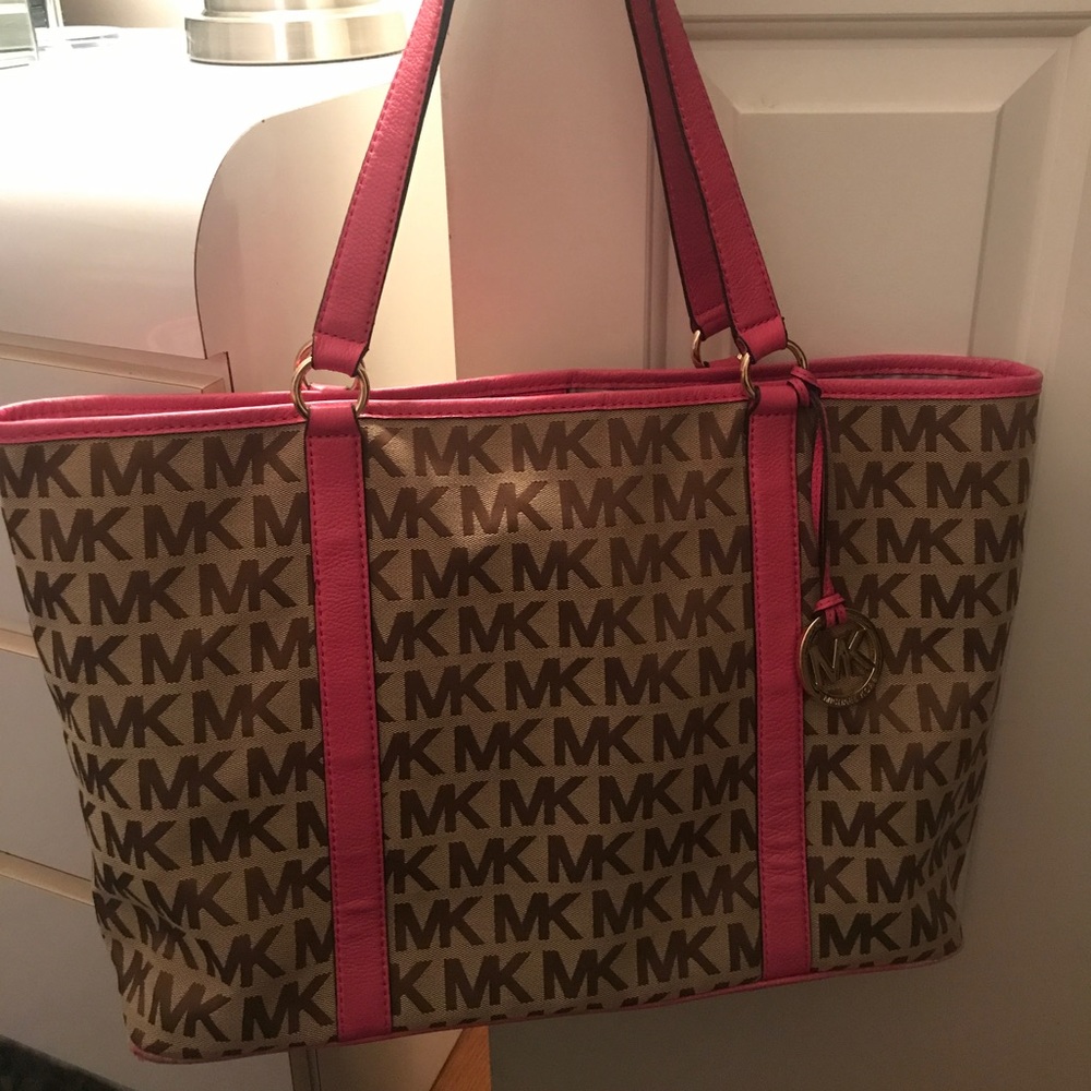 Michael Kors monogram tote - Picture 1 of 8
