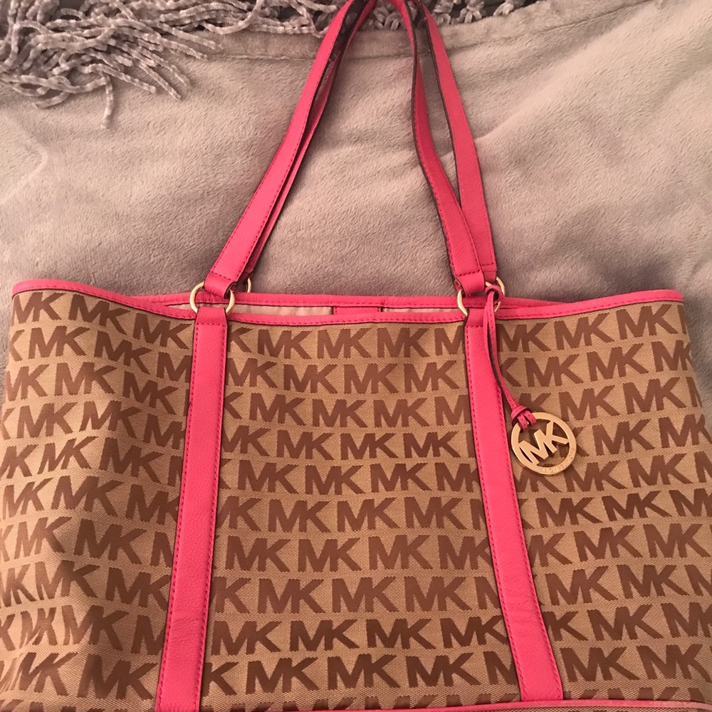 Michael Kors monogram tote - Picture 2 of 8