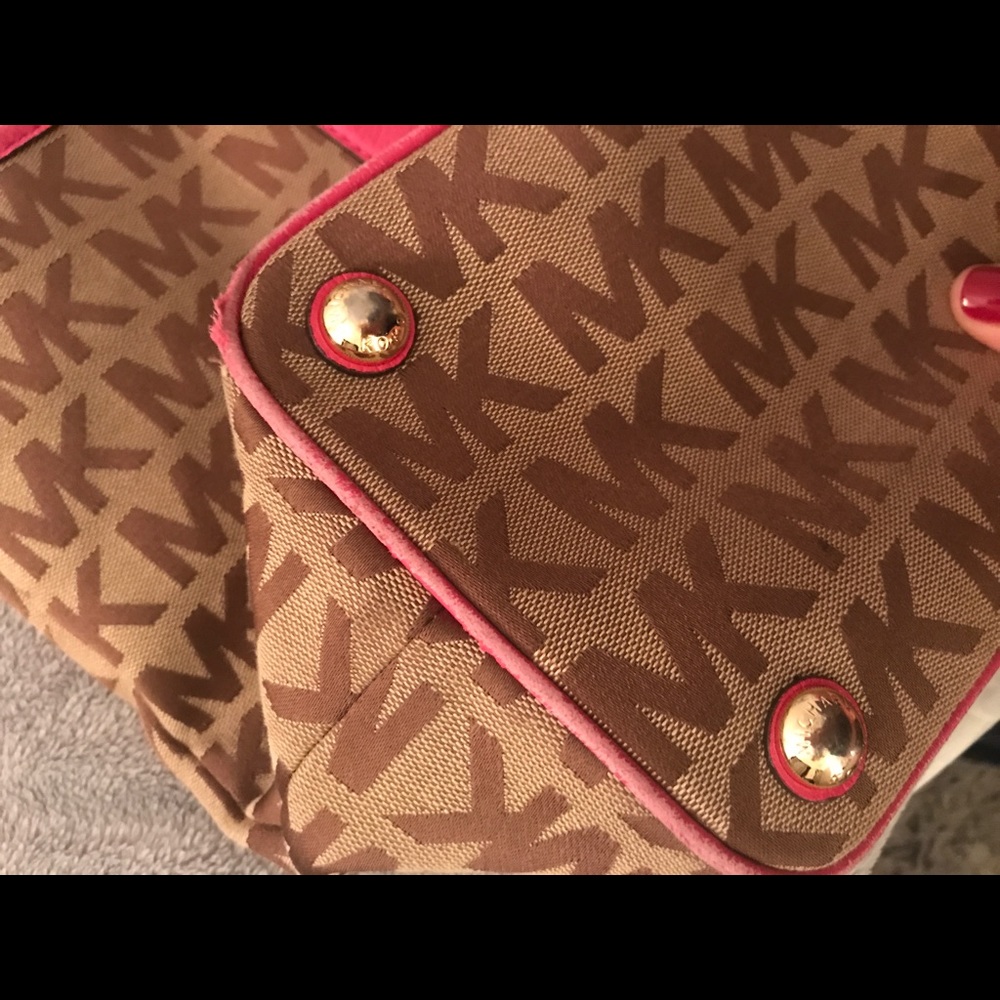 Michael Kors monogram tote - Picture 4 of 8