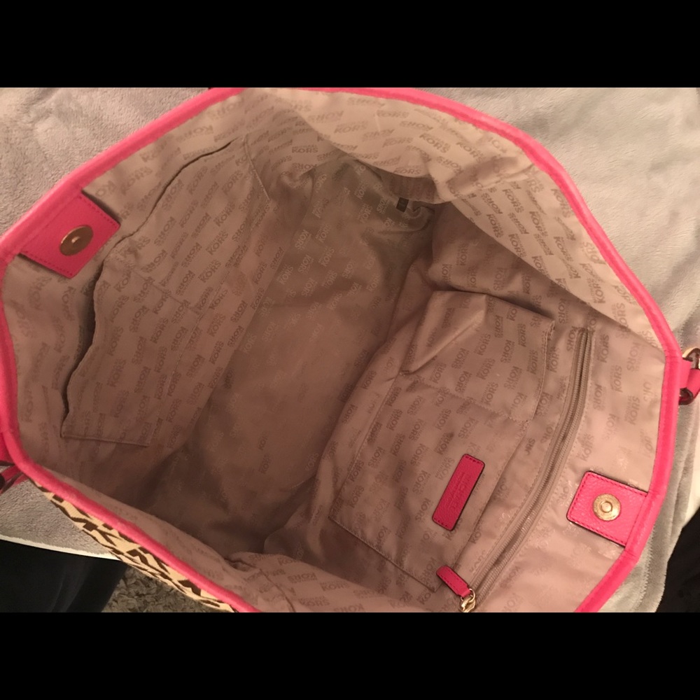 Michael Kors monogram tote - Picture 5 of 8