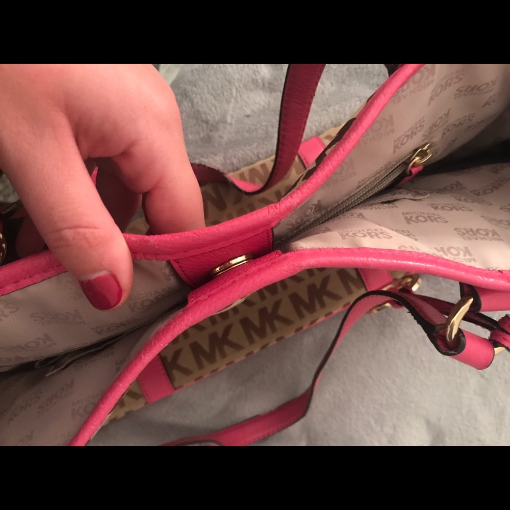 Michael Kors monogram tote - Picture 6 of 8