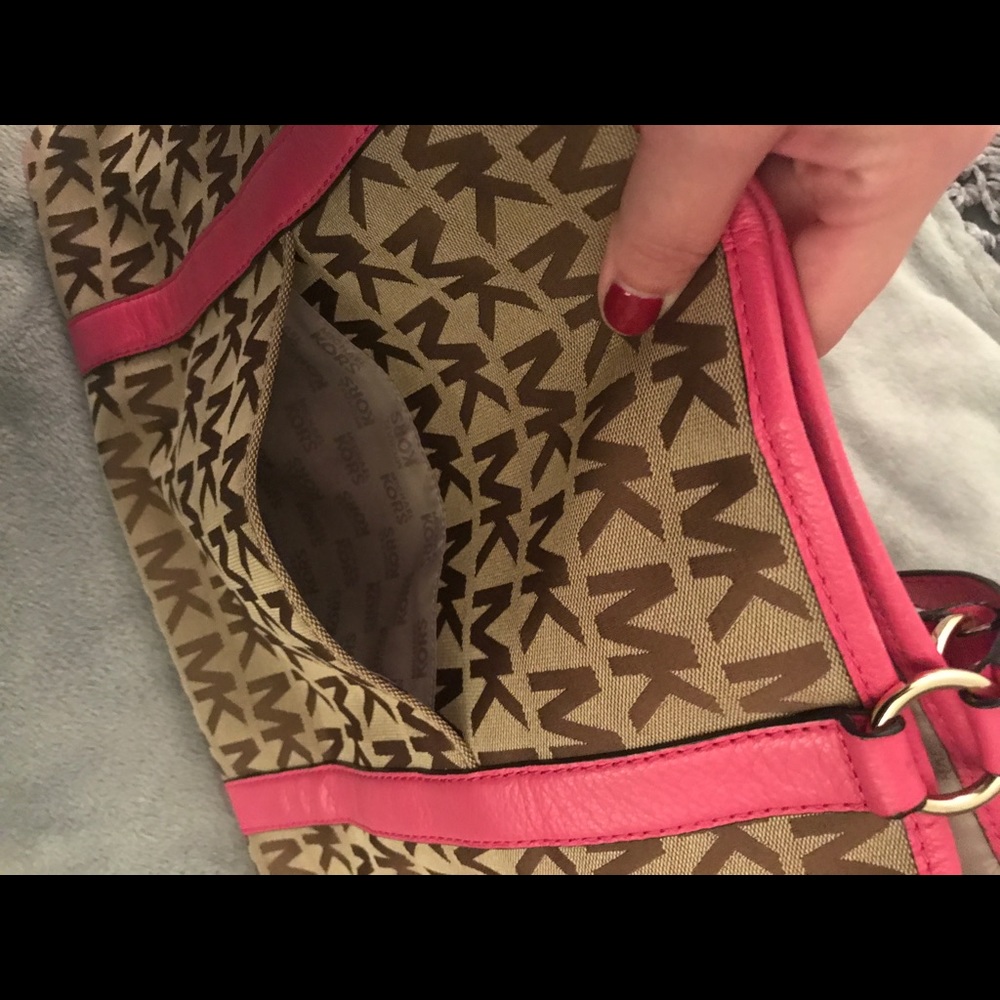 Michael Kors monogram tote - Picture 7 of 8