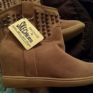 Skechers hidden wedge