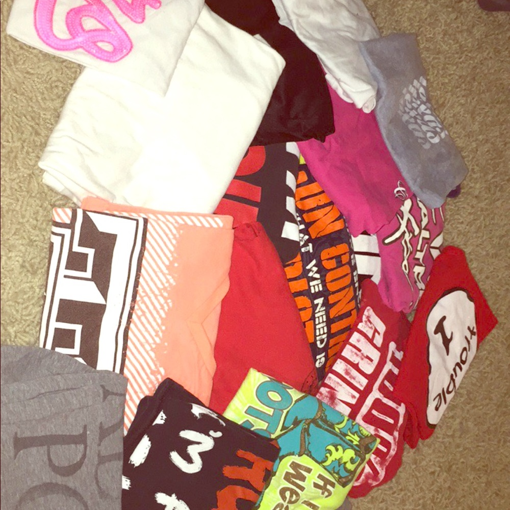18 size small tshirts. Random