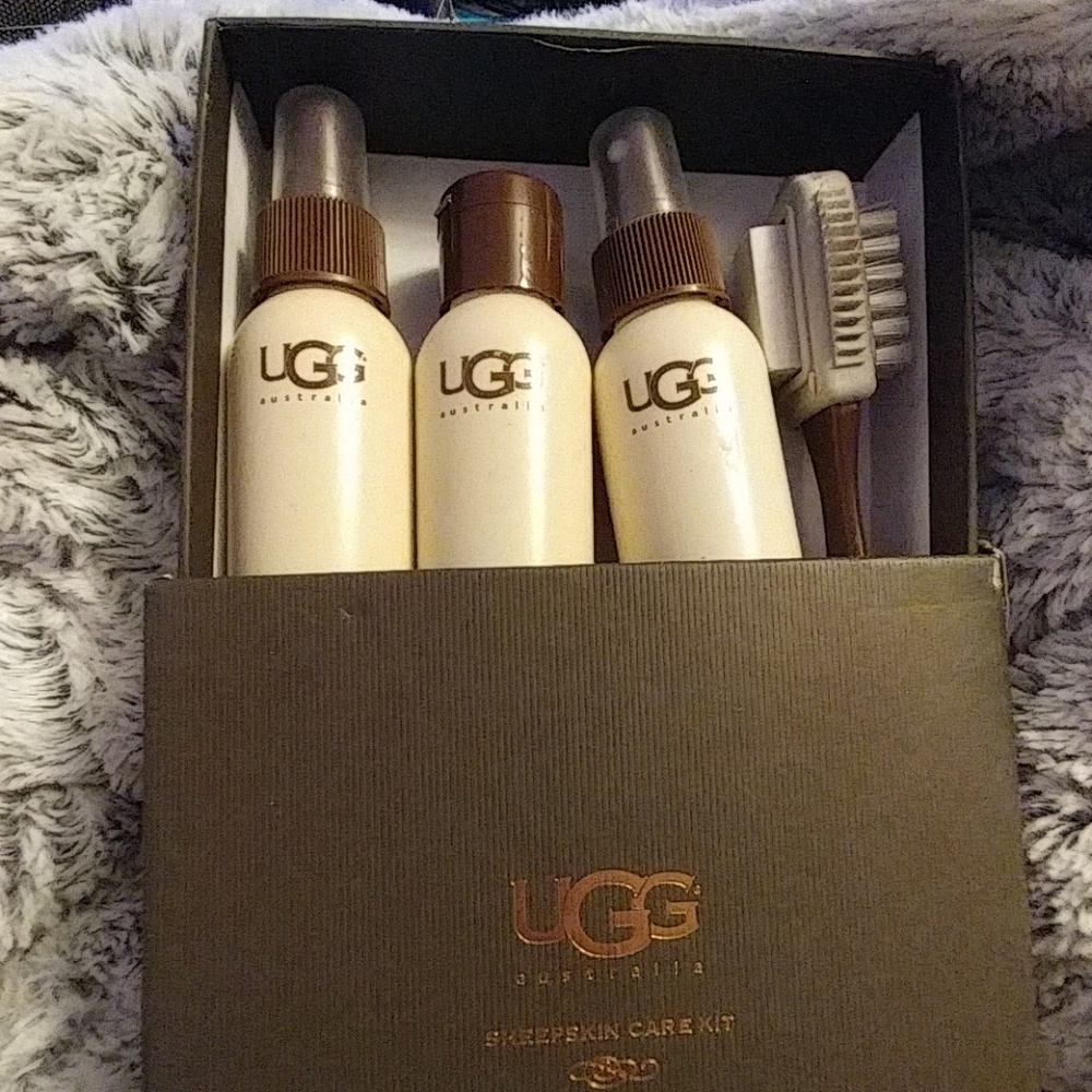 UGG sheepskin care kit